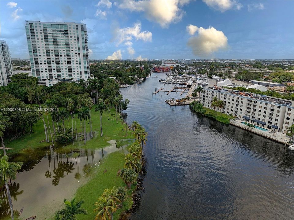 待售: $300,000 (2 贝兹, 2 浴室, 974 平方英尺)