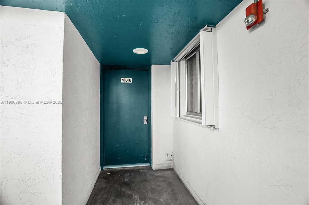 待售: $300,000 (2 贝兹, 2 浴室, 974 平方英尺)