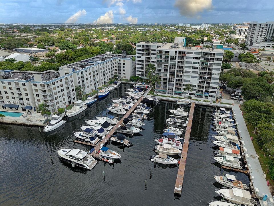 待售: $300,000 (2 贝兹, 2 浴室, 974 平方英尺)