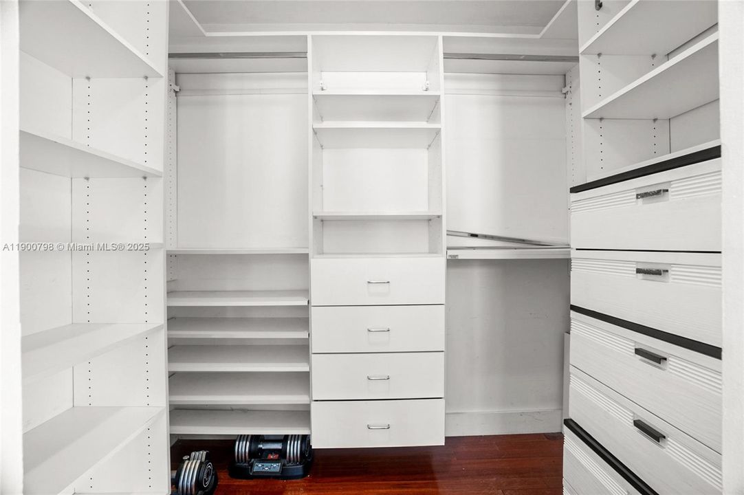 待售: $300,000 (2 贝兹, 2 浴室, 974 平方英尺)