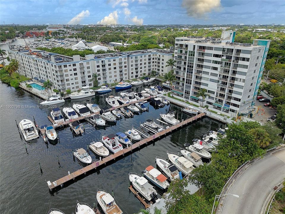 待售: $300,000 (2 贝兹, 2 浴室, 974 平方英尺)