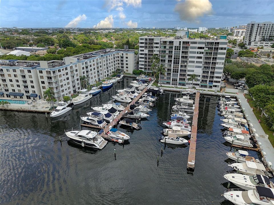 待售: $300,000 (2 贝兹, 2 浴室, 974 平方英尺)