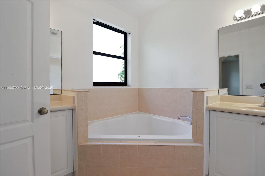 For Sale: $440,000 (3 beds, 2 baths, 1754 Square Feet)