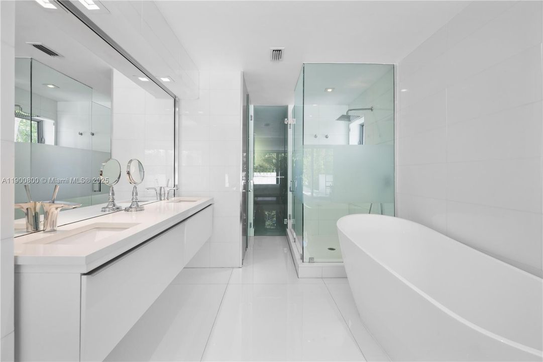 合同活跃: $8,500 (2 贝兹, 2 浴室, 1574 平方英尺)