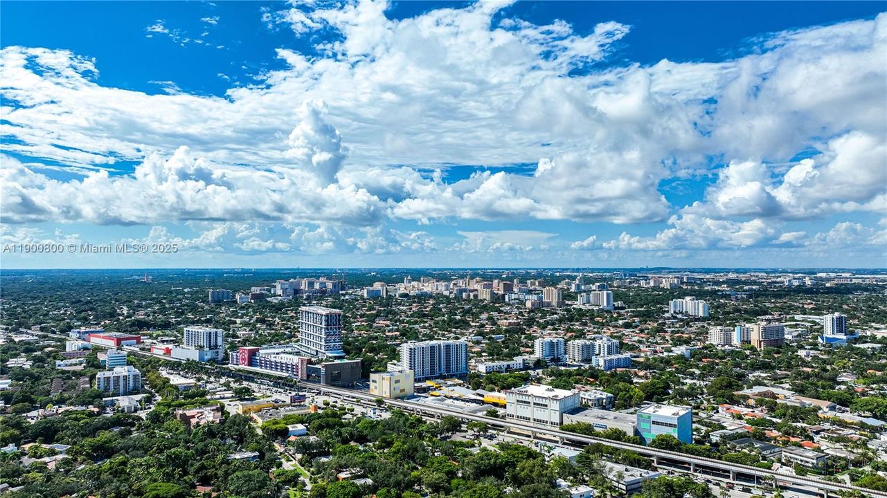 合同活跃: $8,500 (2 贝兹, 2 浴室, 1574 平方英尺)