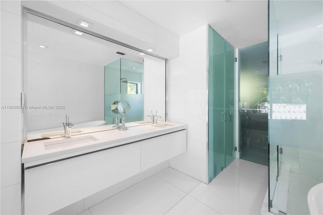 合同活跃: $8,500 (2 贝兹, 2 浴室, 1574 平方英尺)