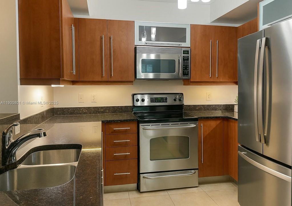 For Sale: $450,000 (2 beds, 2 baths, 1168 Square Feet)