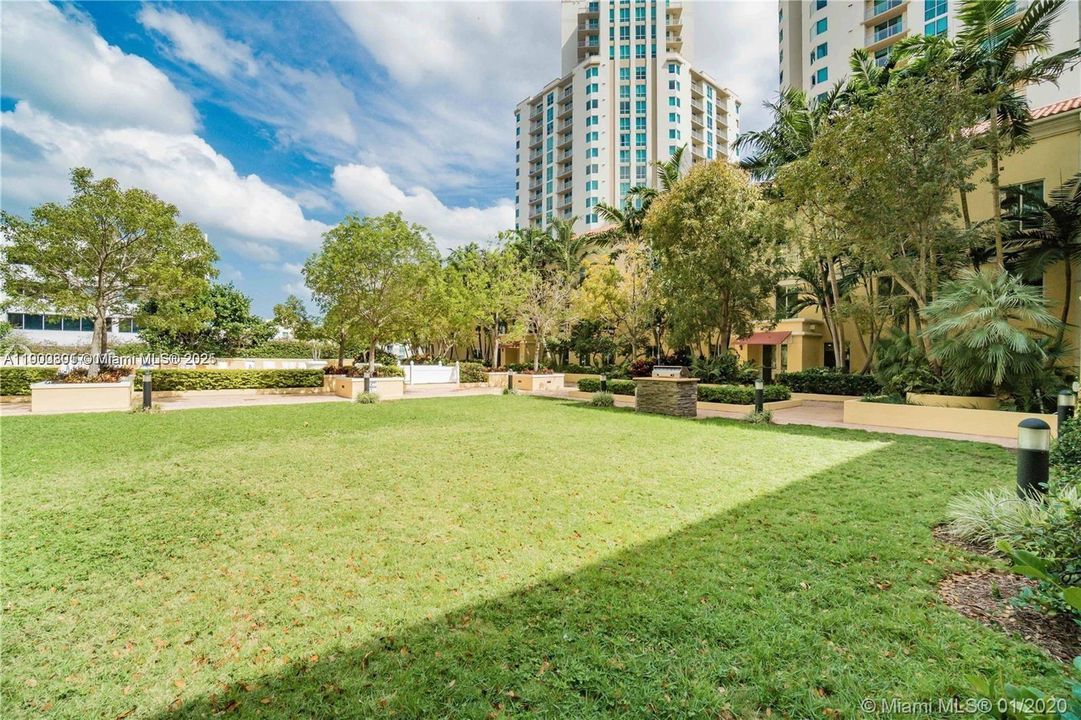 For Sale: $450,000 (2 beds, 2 baths, 1168 Square Feet)