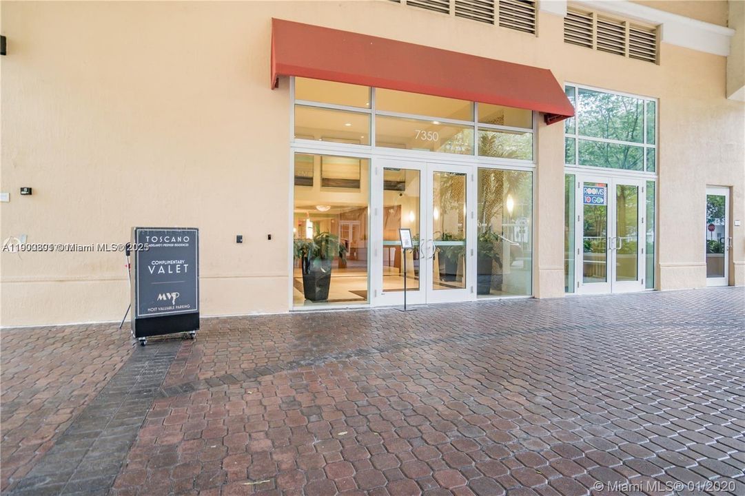 For Sale: $450,000 (2 beds, 2 baths, 1168 Square Feet)