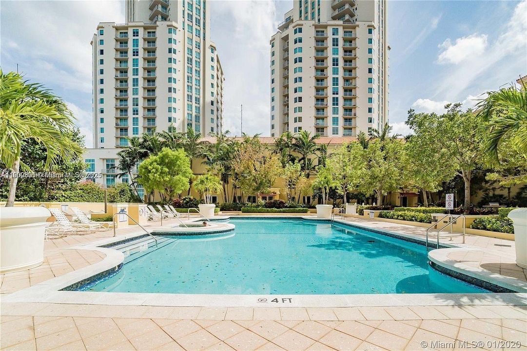 For Sale: $450,000 (2 beds, 2 baths, 1168 Square Feet)