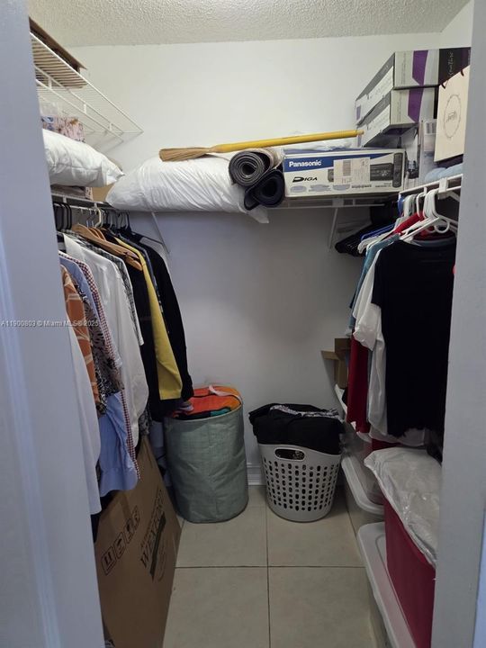 На продажу: $215,000 (2 спален, 2 ванн, 920 Квадратных фут)