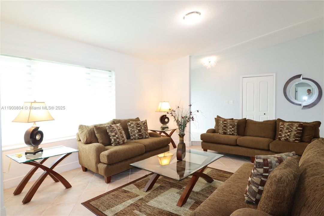 En Renta: $4,200 (2 camas, 2 baños, 1887 Pies cuadrados)