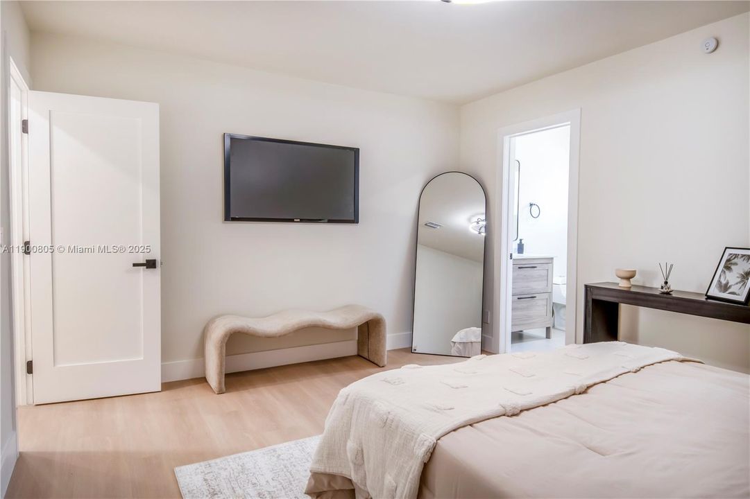 Active With Contract: $549,900 (3 beds, 2 baths, 2115 Square Feet)