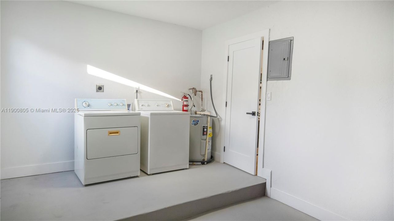 Active With Contract: $549,900 (3 beds, 2 baths, 2115 Square Feet)