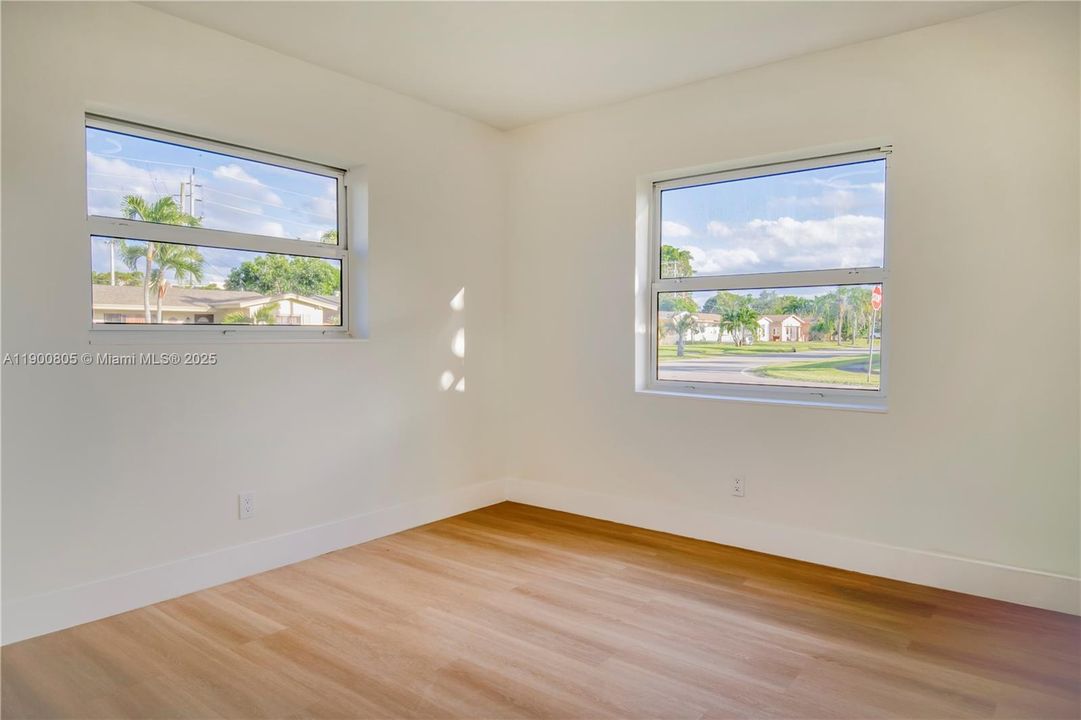 Active With Contract: $549,900 (3 beds, 2 baths, 2115 Square Feet)