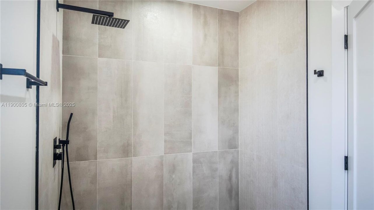 Active With Contract: $549,900 (3 beds, 2 baths, 2115 Square Feet)