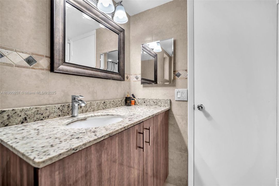 Active With Contract: $2,200 (2 beds, 2 baths, 1131 Square Feet)