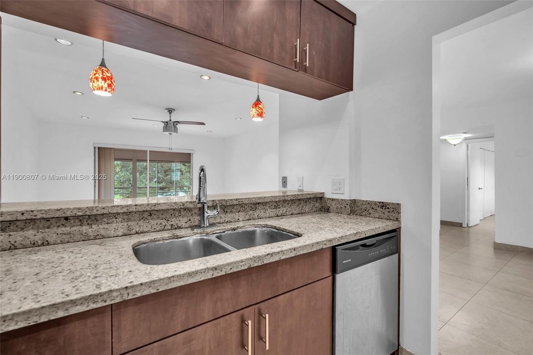 Active With Contract: $2,200 (2 beds, 2 baths, 1131 Square Feet)