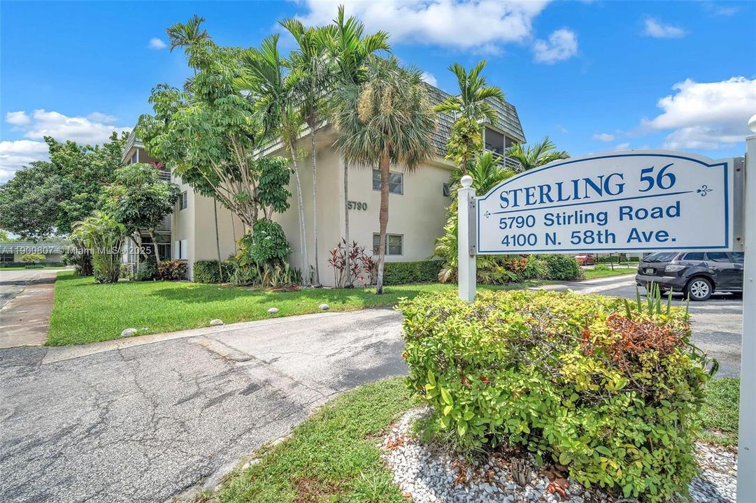 Active With Contract: $2,200 (2 beds, 2 baths, 1131 Square Feet)