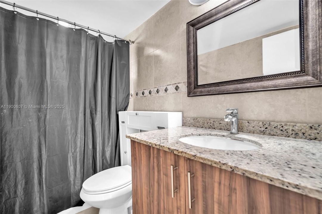 Active With Contract: $2,200 (2 beds, 2 baths, 1131 Square Feet)