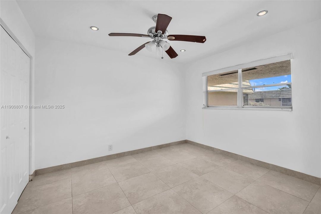 Active With Contract: $2,200 (2 beds, 2 baths, 1131 Square Feet)