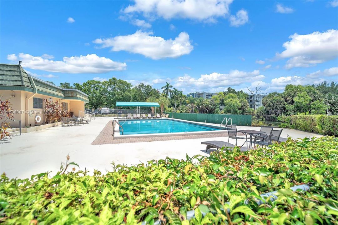 Active With Contract: $2,200 (2 beds, 2 baths, 1131 Square Feet)