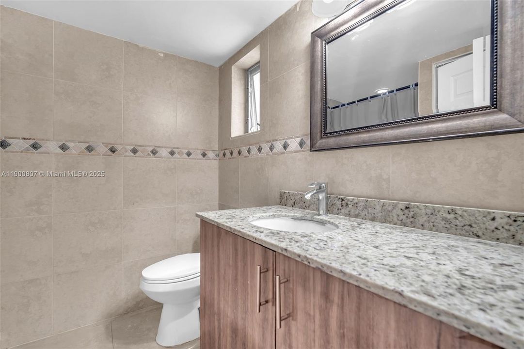 Active With Contract: $2,200 (2 beds, 2 baths, 1131 Square Feet)