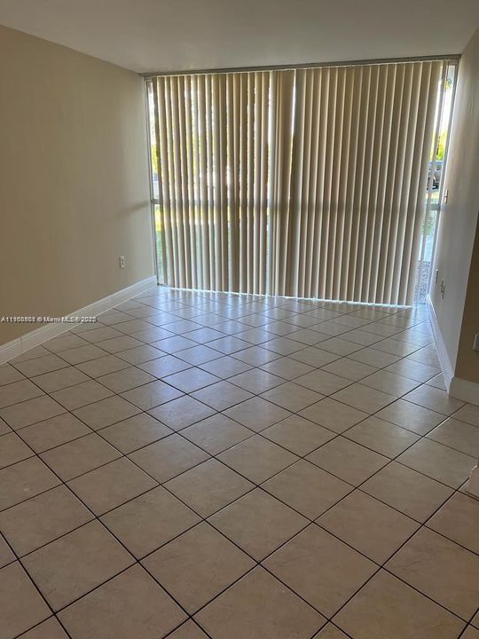 Active With Contract: $1,975 (2 beds, 2 baths, 925 Square Feet)