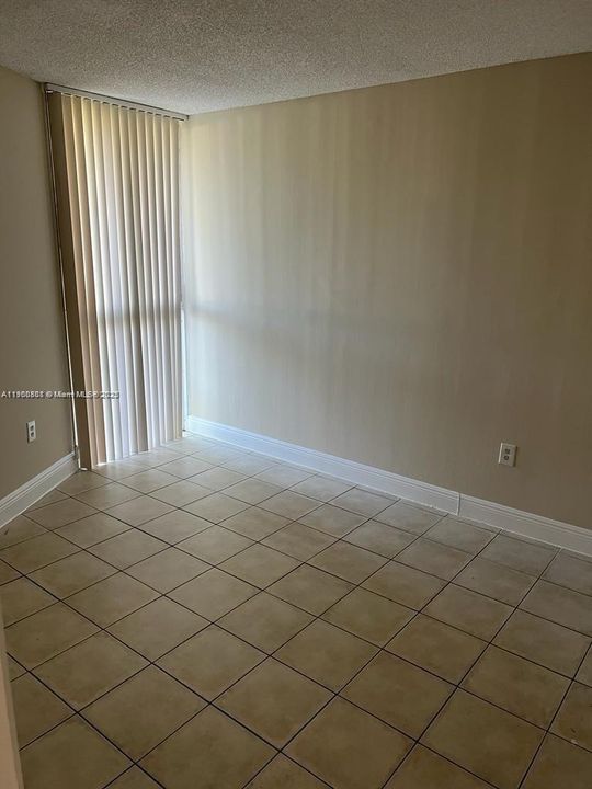 Active With Contract: $1,975 (2 beds, 2 baths, 925 Square Feet)