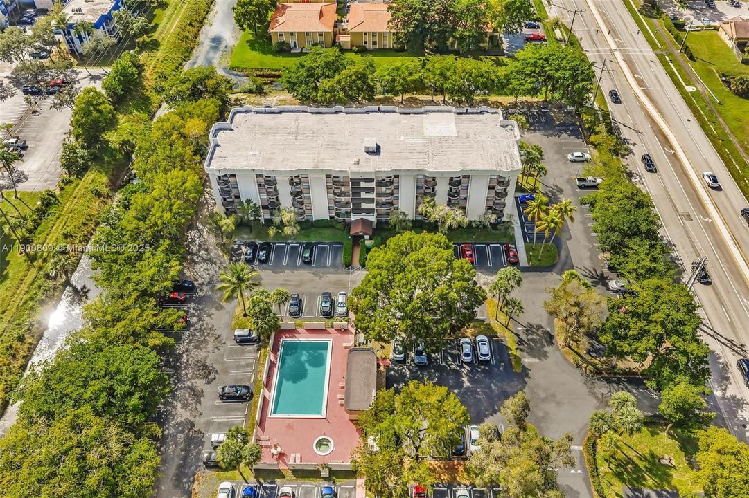 Под контрактом: $139,900 (1 спален, 1 ванн, 619 Квадратных фут)