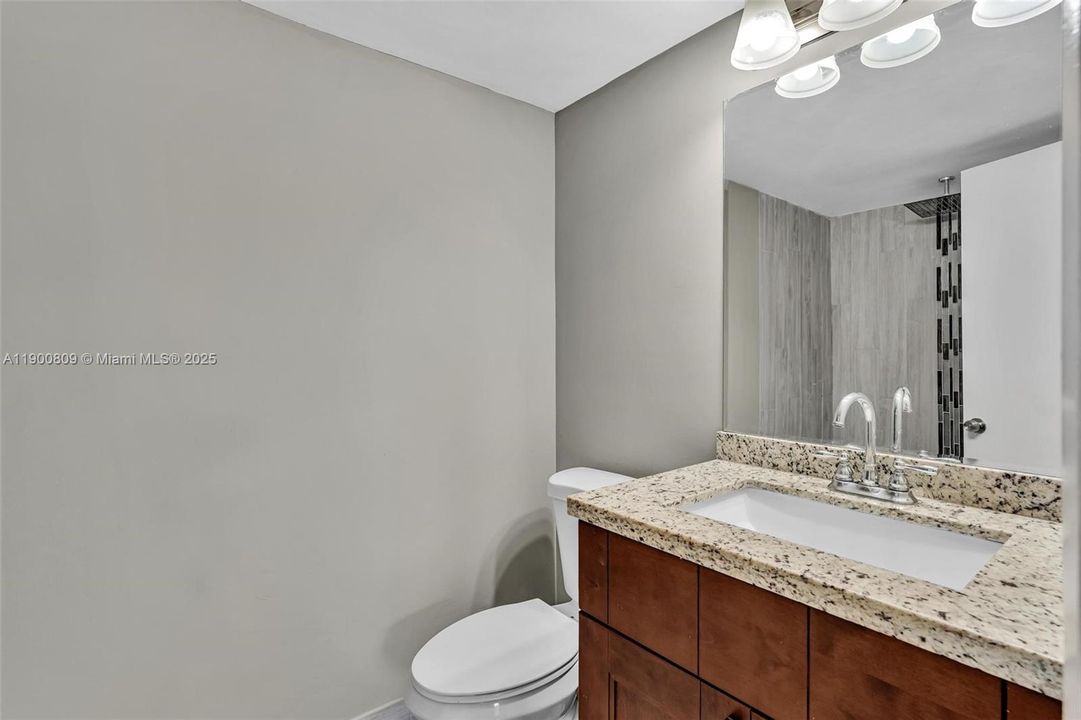 Под контрактом: $139,900 (1 спален, 1 ванн, 619 Квадратных фут)