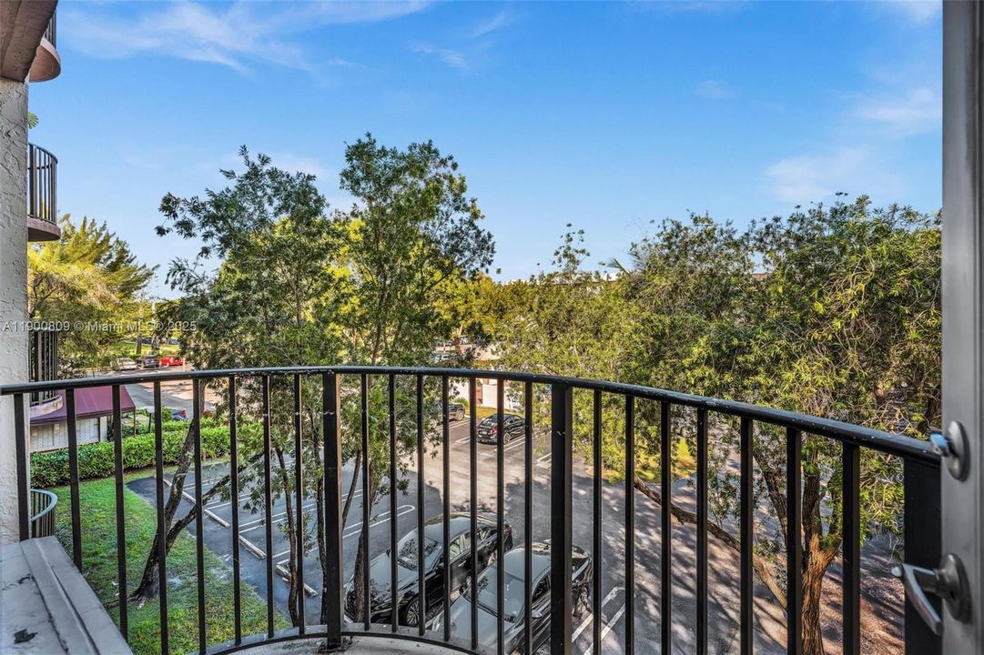 Под контрактом: $139,900 (1 спален, 1 ванн, 619 Квадратных фут)