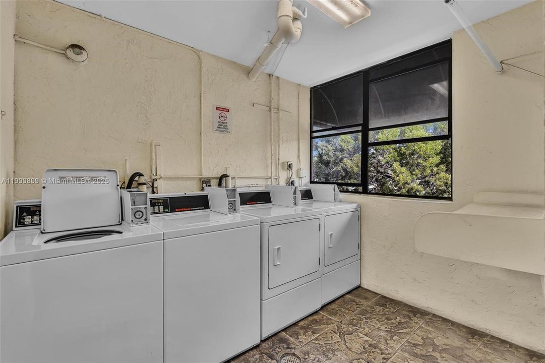 Под контрактом: $139,900 (1 спален, 1 ванн, 619 Квадратных фут)