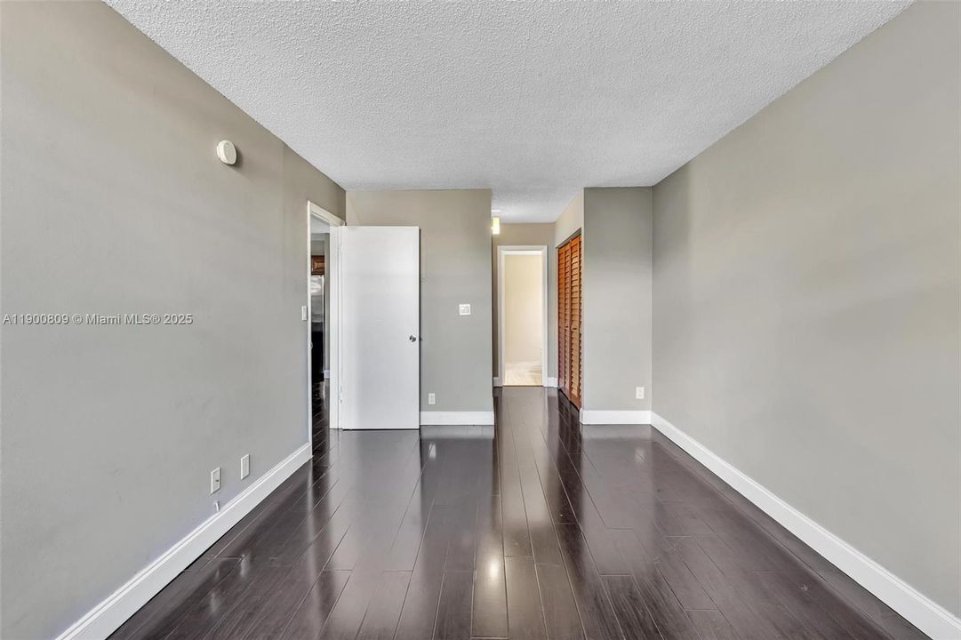 Под контрактом: $139,900 (1 спален, 1 ванн, 619 Квадратных фут)