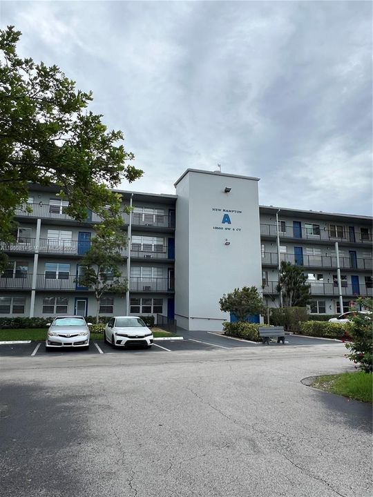 Active With Contract: $1,750 (2 beds, 1 baths, 953 Square Feet)