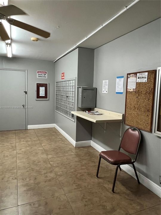 Active With Contract: $1,750 (2 beds, 1 baths, 953 Square Feet)