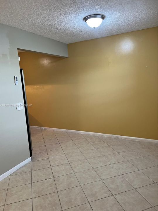 Active With Contract: $1,750 (2 beds, 1 baths, 953 Square Feet)