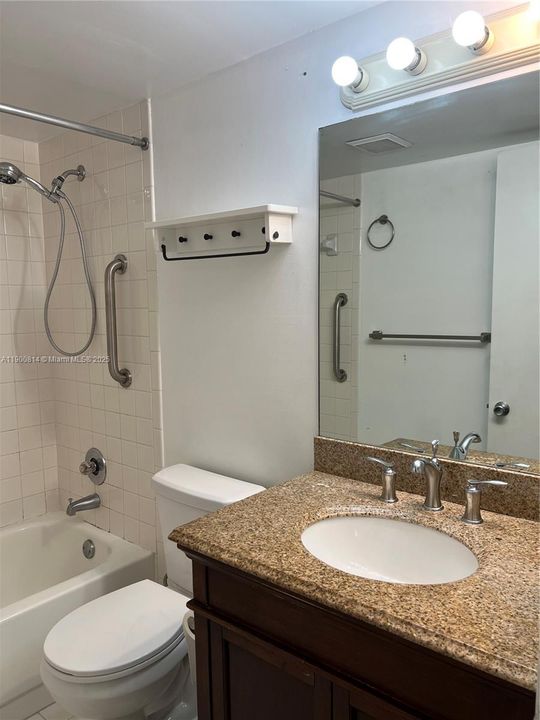Active With Contract: $1,750 (2 beds, 1 baths, 953 Square Feet)