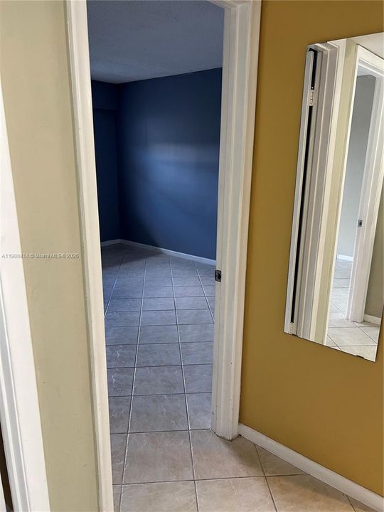 Active With Contract: $1,750 (2 beds, 1 baths, 953 Square Feet)