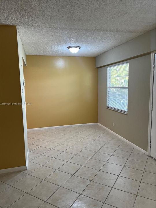Active With Contract: $1,750 (2 beds, 1 baths, 953 Square Feet)