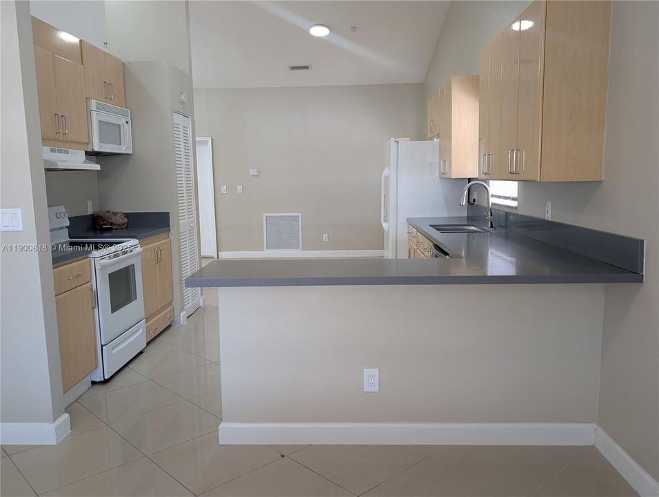 Recently Rented: $3,900 (3 beds, 2 baths, 2264 Square Feet)