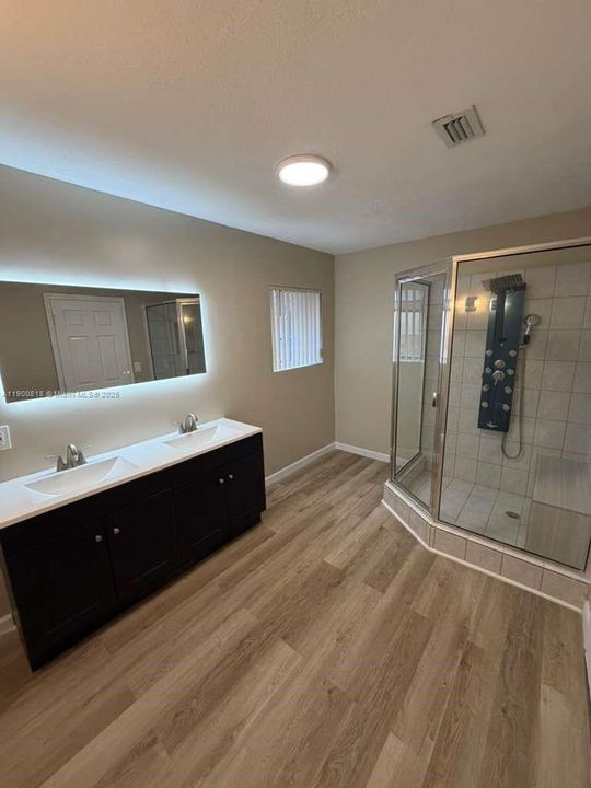 Recently Rented: $3,900 (3 beds, 2 baths, 2264 Square Feet)