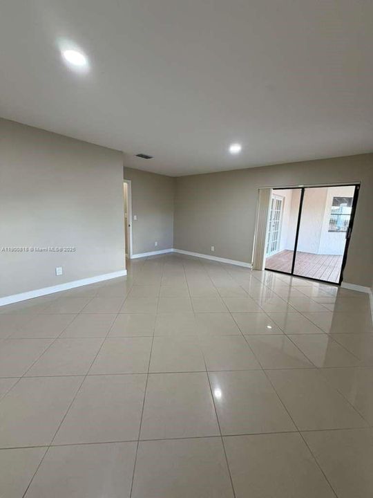 Recently Rented: $3,900 (3 beds, 2 baths, 2264 Square Feet)