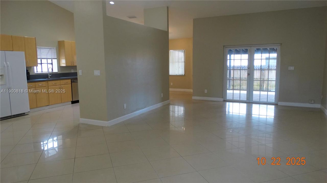 Recently Rented: $3,900 (3 beds, 2 baths, 2264 Square Feet)