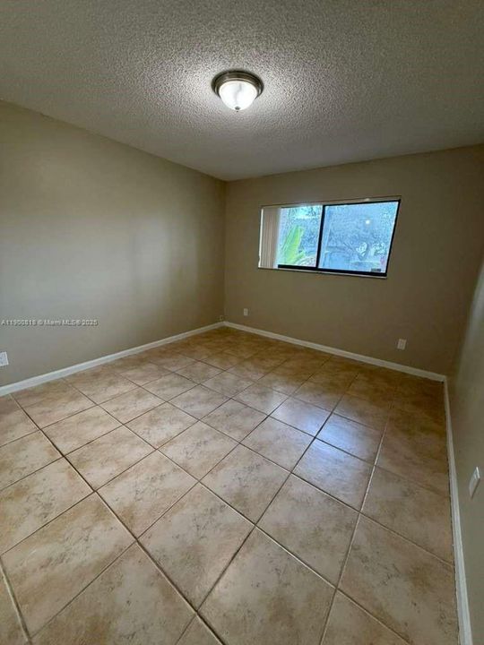 Recently Rented: $3,900 (3 beds, 2 baths, 2264 Square Feet)