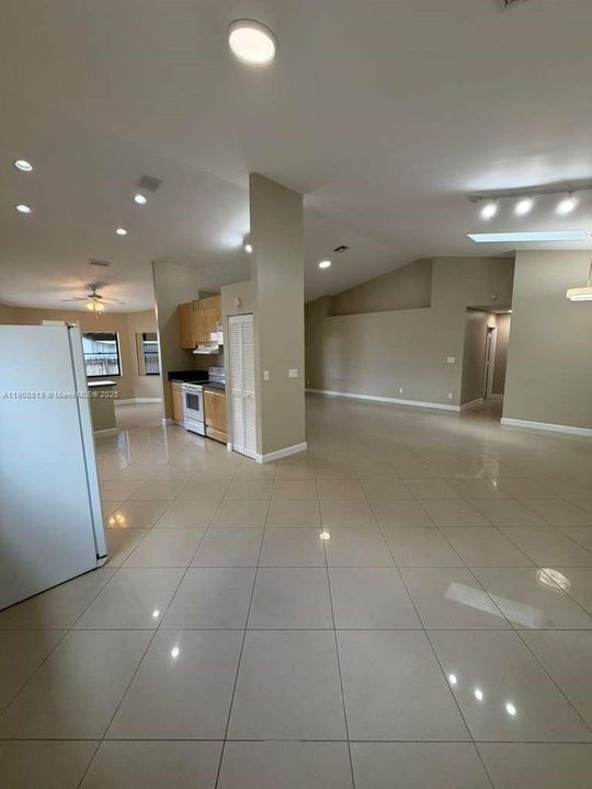 Recently Rented: $3,900 (3 beds, 2 baths, 2264 Square Feet)