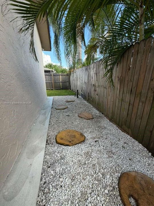 Recently Rented: $3,900 (3 beds, 2 baths, 2264 Square Feet)