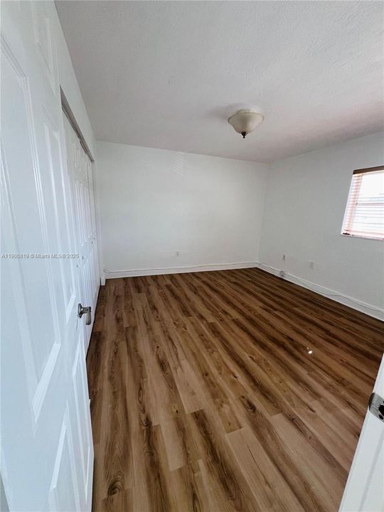 Active With Contract: $2,050 (2 beds, 1 baths, 866 Square Feet)