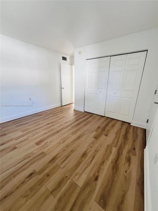 Active With Contract: $2,050 (2 beds, 1 baths, 866 Square Feet)