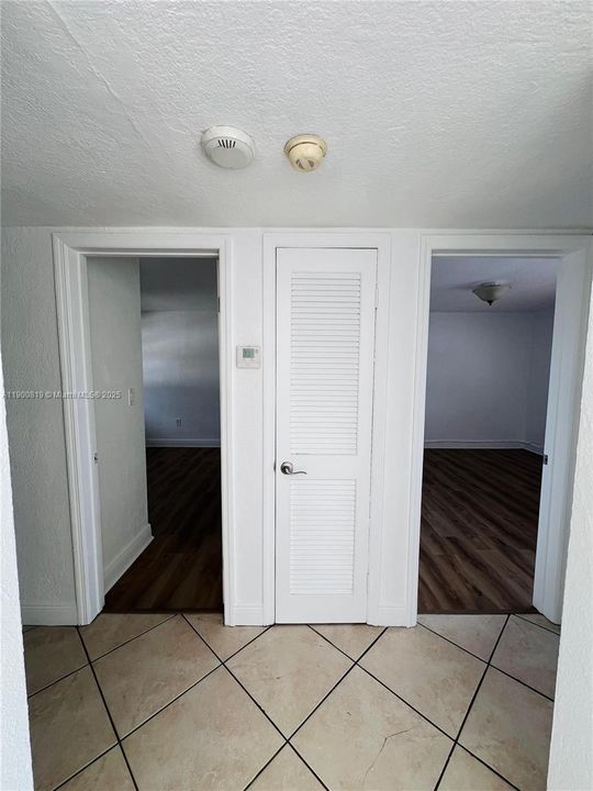 Active With Contract: $2,050 (2 beds, 1 baths, 866 Square Feet)